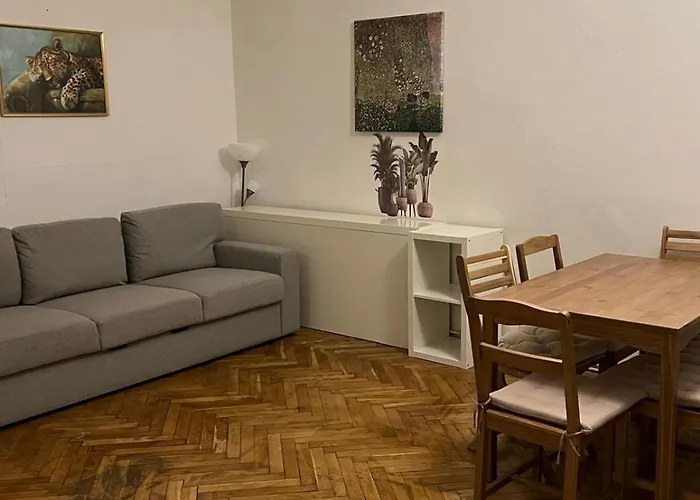 Apartman Long-term 120m2 Old School *