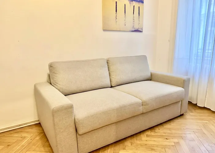 Διαμέρισμα Central 5-Bedroom Old School Apartment *