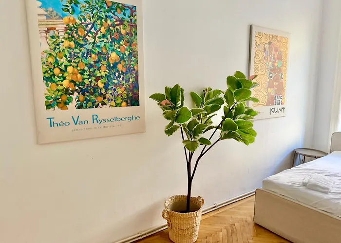 Διαμέρισμα Central 5-Bedroom Old School Apartment Βιέννη